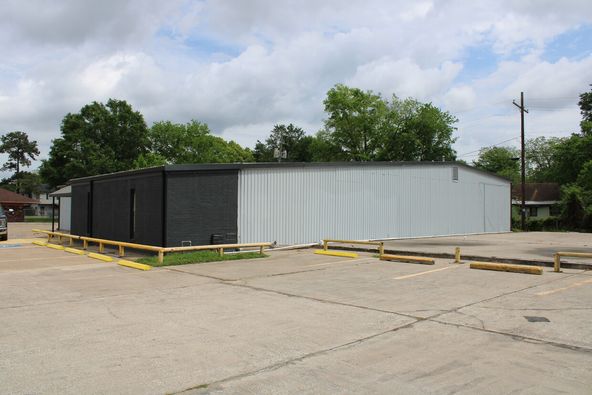 2455 S 4th St, Beaumont, TX 77701